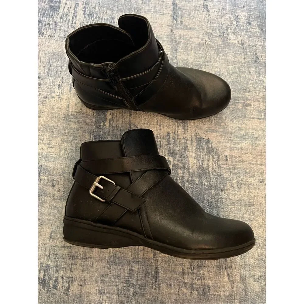 Comfortview Black Faux Leather Bronte Side Zip Ankle Booties Size 7 Wide